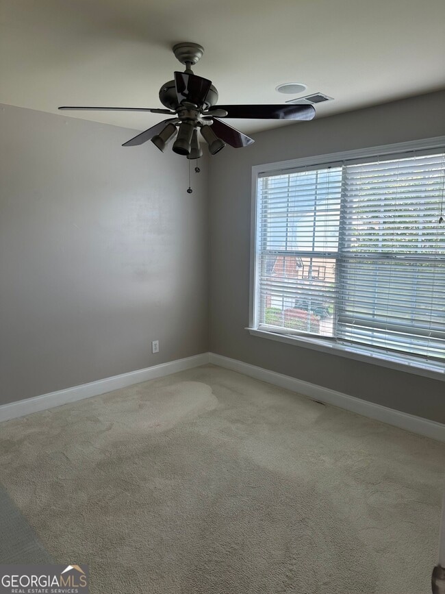 Building Photo - 711 Pine Grove Cir