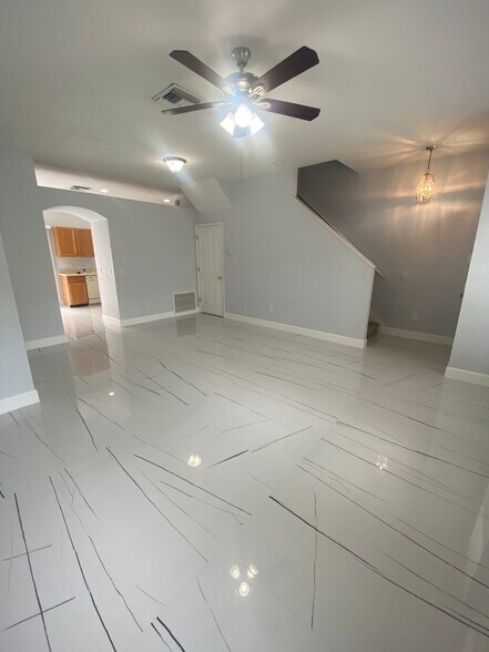 Building Photo - 10103 Belleville Pl