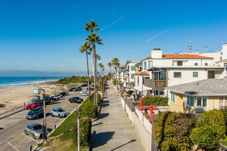 Building Photo - 4209 Ocean Dr