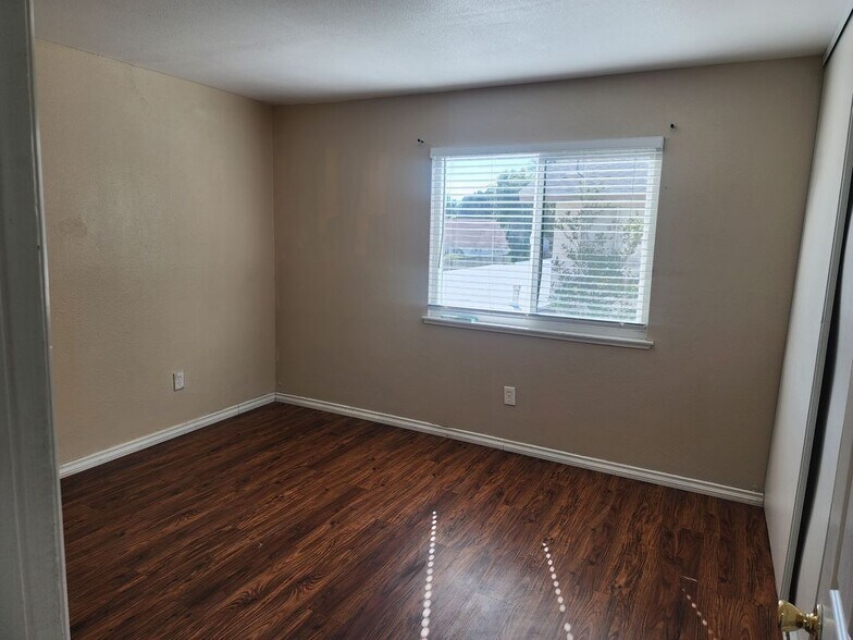 Building Photo - 13514 Village Dr