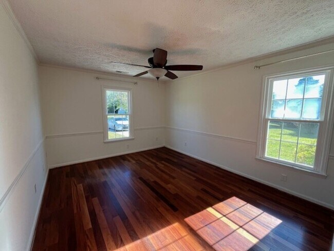 Building Photo - Recently Renovated Home in Wilmington