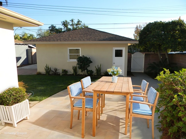 Building Photo - 1104 E Everett Pl