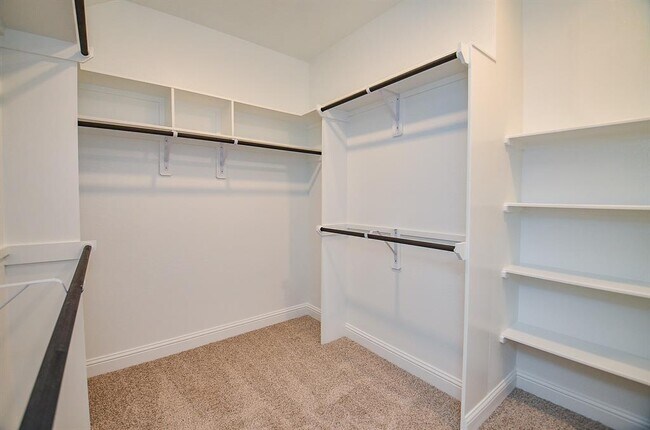 Building Photo - 7010 Glennwick Grv Ln