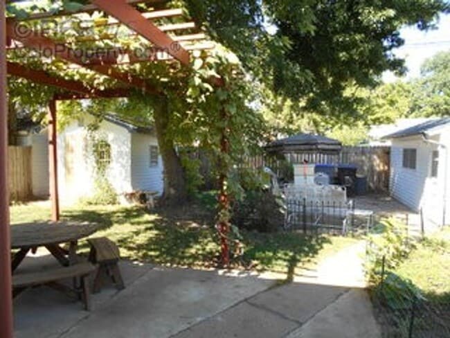 Building Photo - 4 Bedroom Duplex