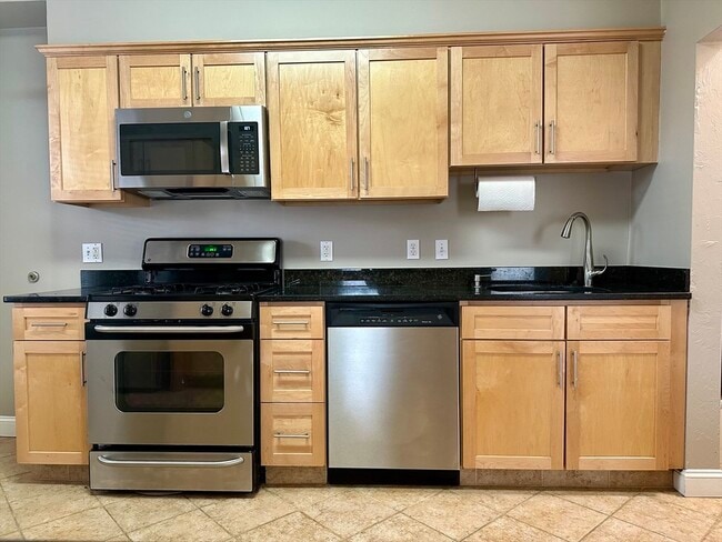 Building Photo - 22 Sewall St