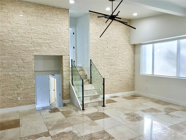 Building Photo - 2536 Flamingo Ln