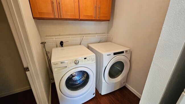 Building Photo - 4 bedroom townhouse near Top Rated Pleasanton Schools