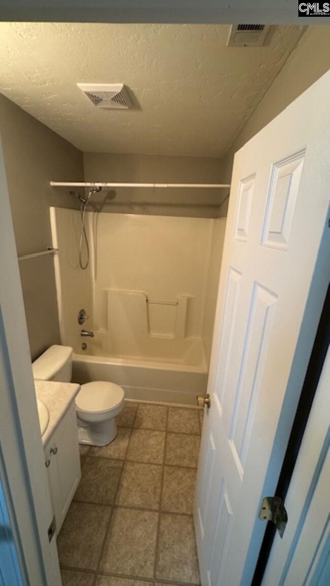Building Photo - 151 Larkspur Ln