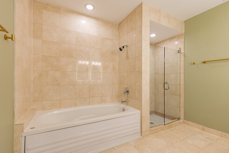 Building Photo - 4458 S Greenwood Ave