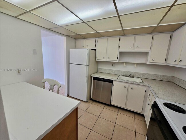 Building Photo - 2731 Taft St