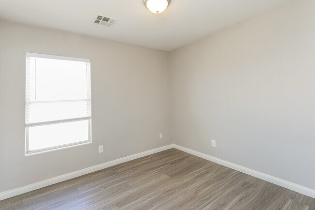 Building Photo - 12024 White Lilly St