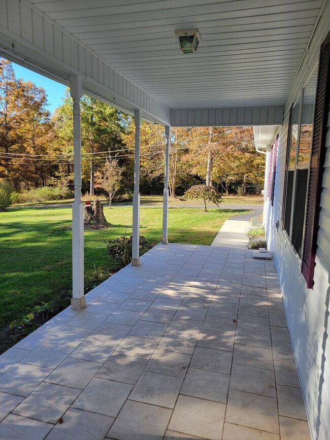 Building Photo - 71 Crest Cir