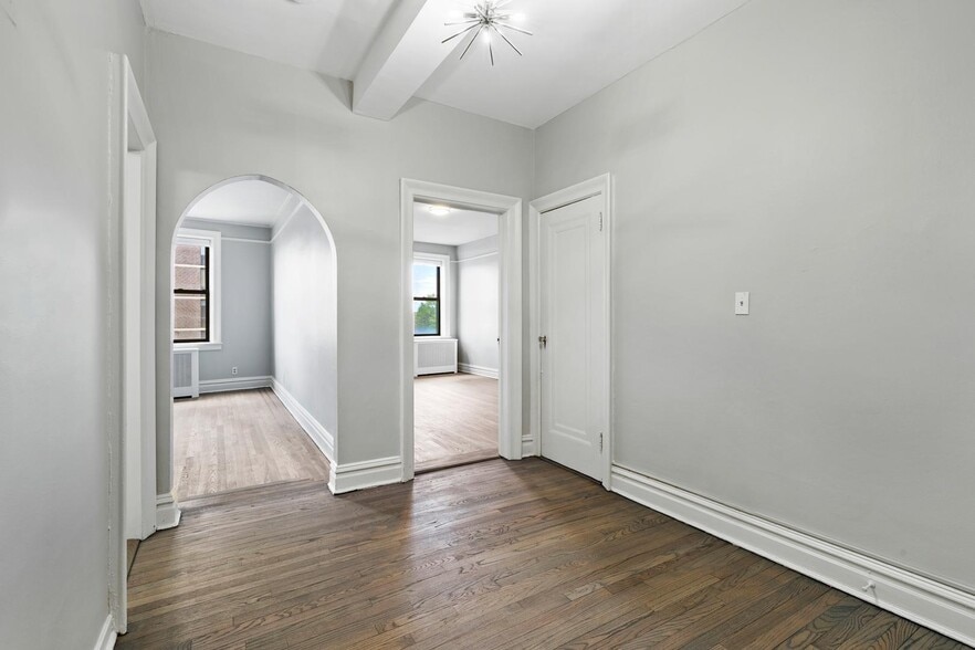 Building Photo - 755 Anderson Ave