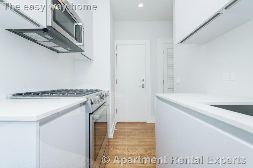 Building Photo - 17 Forest St