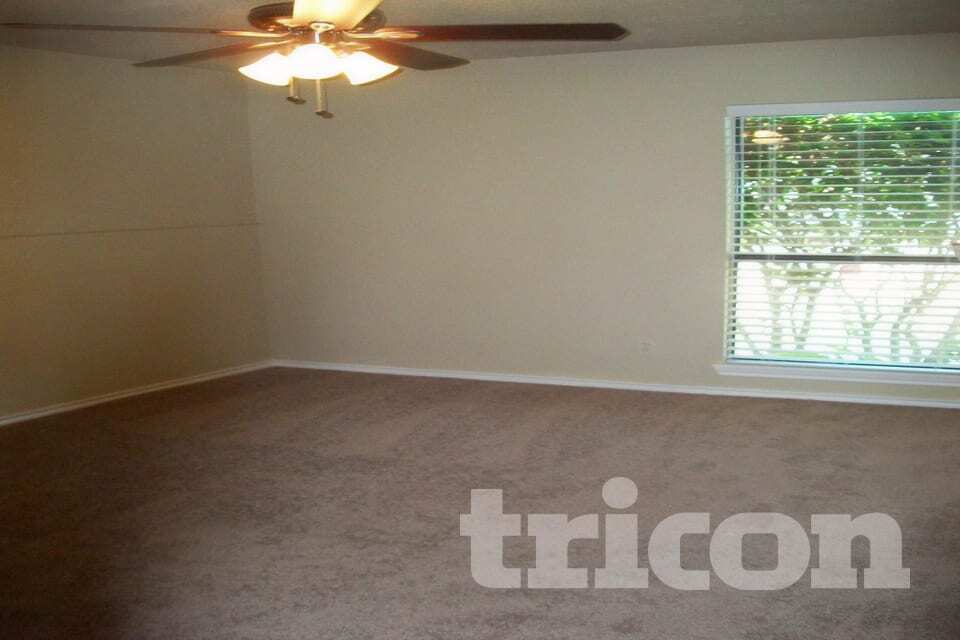 Building Photo - 9215 Sophora Dr