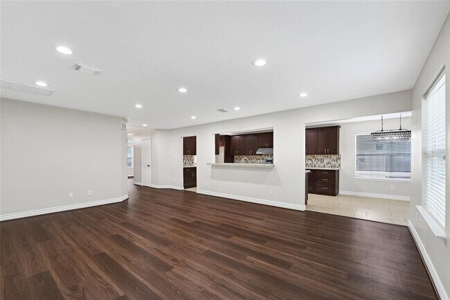 Building Photo - 5914 Shadow Creek Ct
