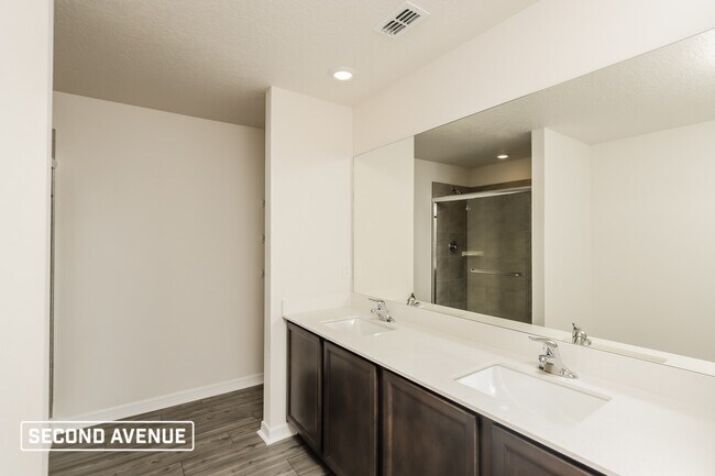 Building Photo - 715 Hanau Ave NW