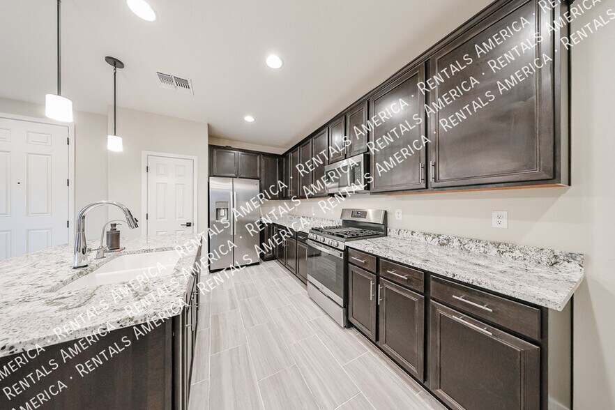 Building Photo - 4215 S 58th Ln