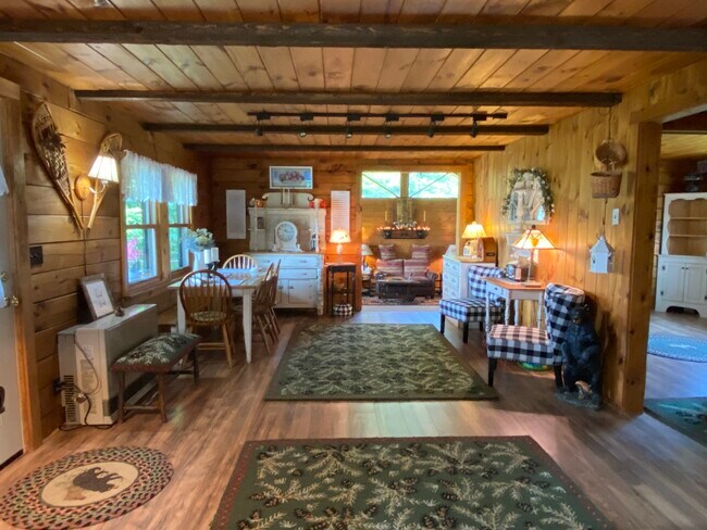 Dining / Sitting room - 1931 Middlebrook Rd