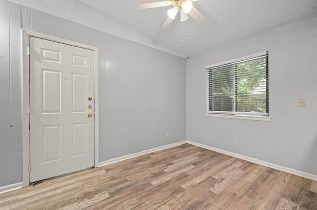 Building Photo - 8910 Little Walnut Pkwy