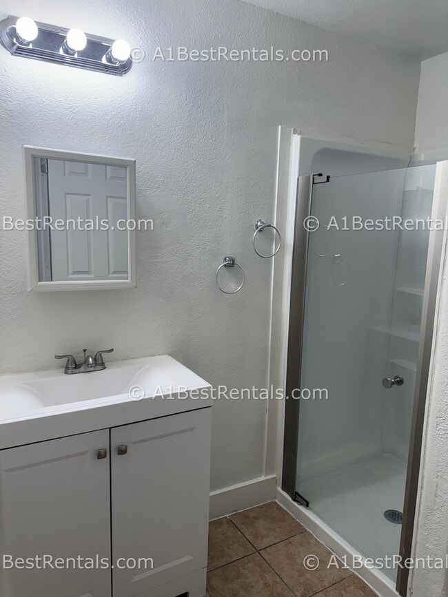 Building Photo - 1905 John St