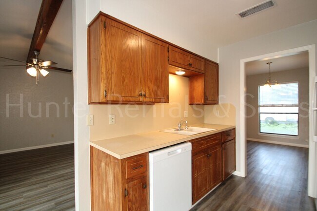 Building Photo - Charming North Killeen Home