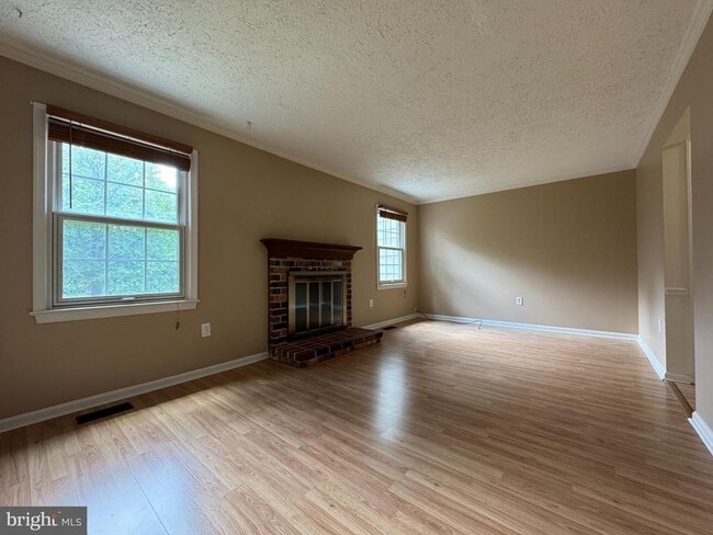 Building Photo - 306 Cherry Ct