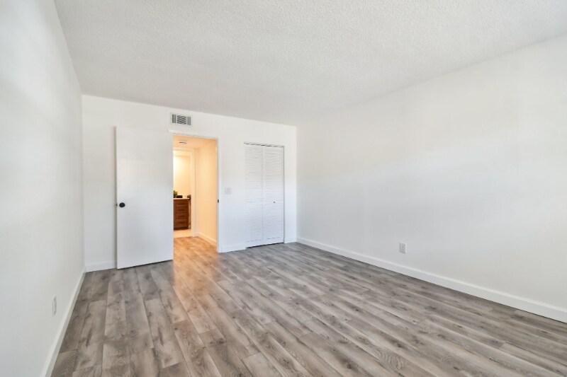 Building Photo - 9700 Starkey Rd