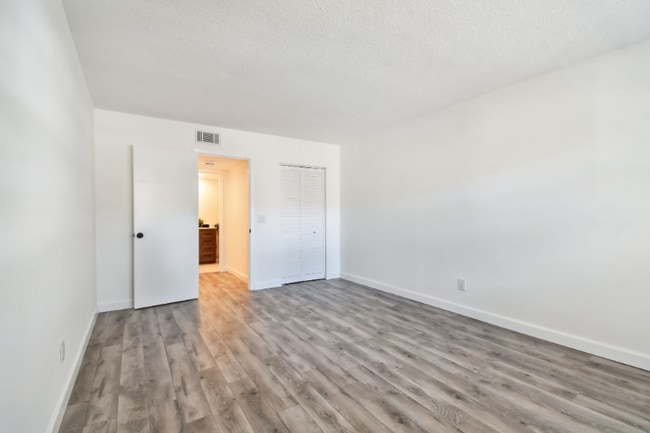 Building Photo - 9700 Starkey Rd