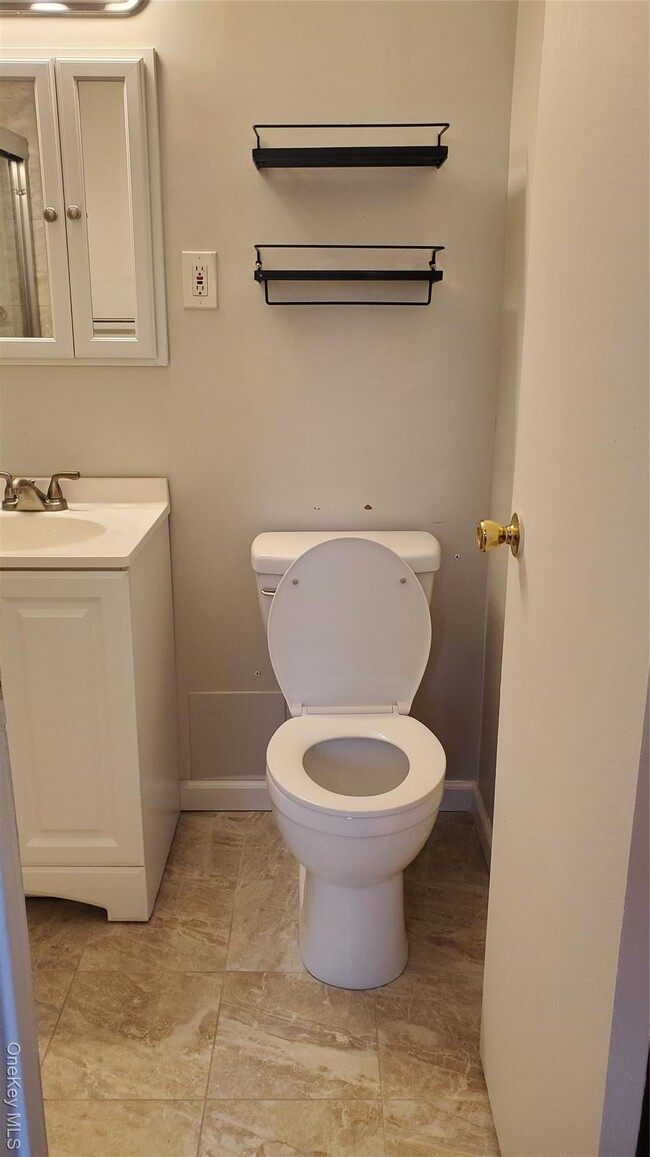 Building Photo - 460 Old Town Rd