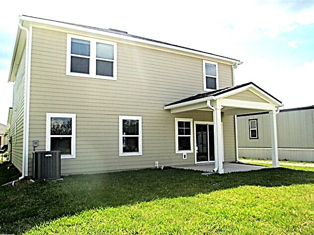 Building Photo - 3320 Roundabout Dr