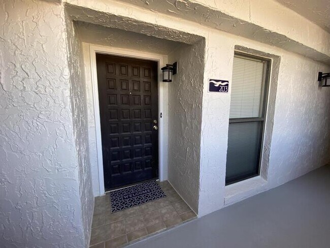 Building Photo - 275 1st St S