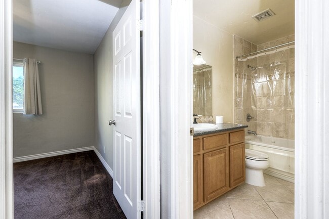 Building Photo - San Diego City Heights Upstairs Condo Two Weeks FREE  in Beautiful Gated Complex- Available Now