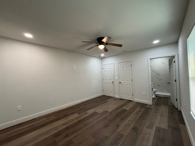 Building Photo - 148 Claire Ave