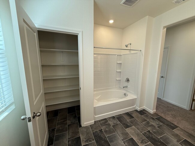 Building Photo - Brand NEW single story home in Hughson!