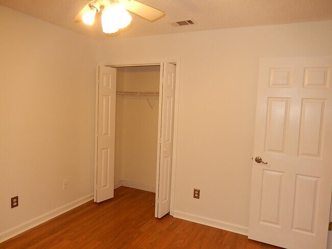 Building Photo - 3195 Huttersfield Cir