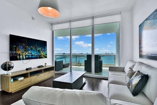 Building Photo - 900 Biscayne Blvd