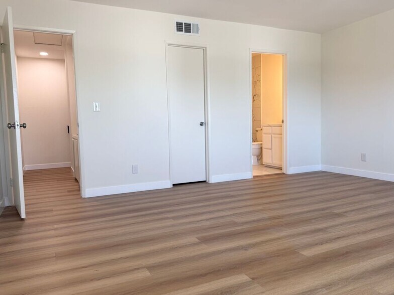 Building Photo - 110 Casuda Canyon Dr