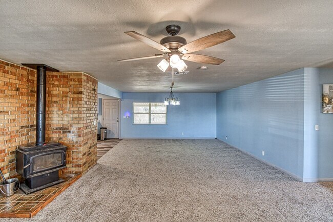 Building Photo - 1108 US Hwy 277