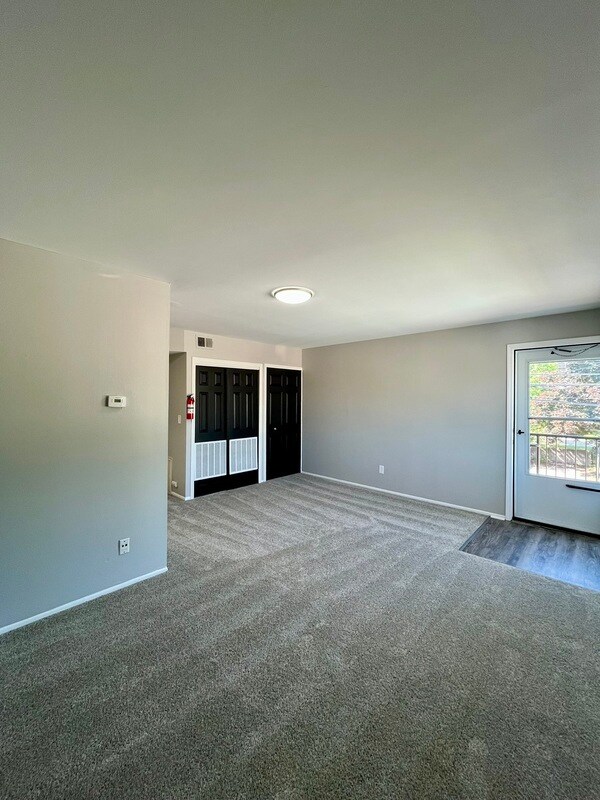 Building Photo - 4441 Oakwood