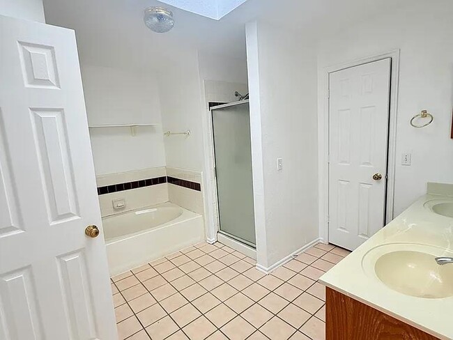 Building Photo - 1016 Westbury Terrace