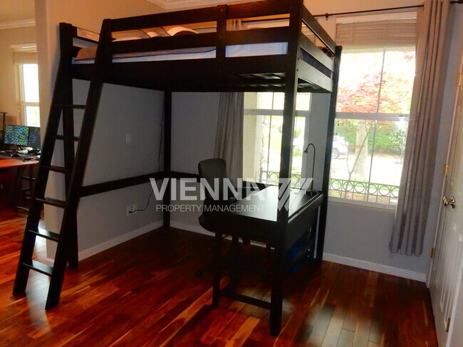 Building Photo - 550 Davenport Way