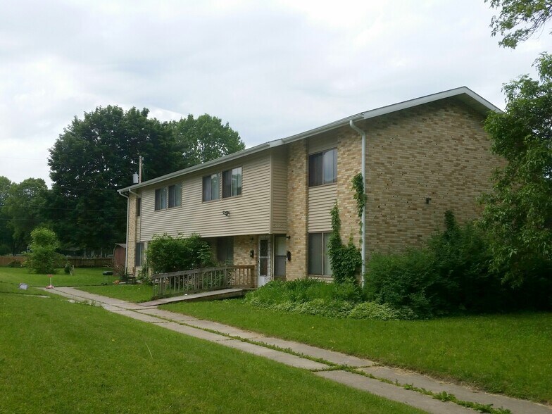 Building Photo - 5825 Balsam Rd