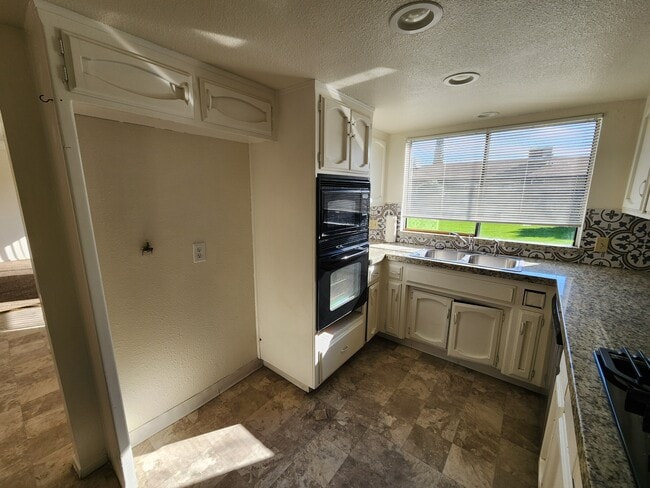 Building Photo - 3501 Adanac Ct