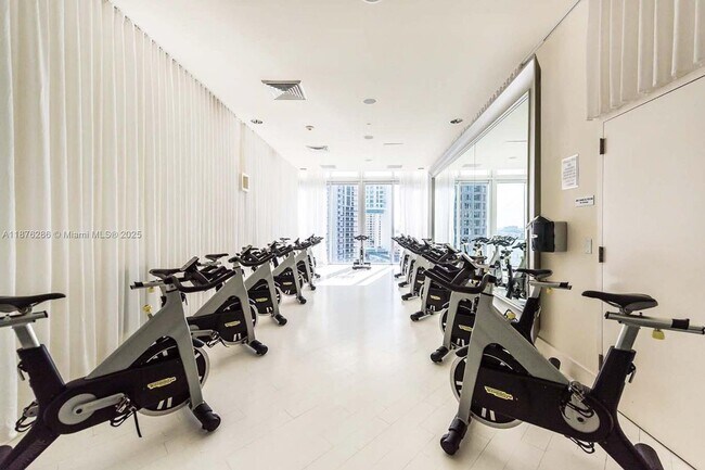 Building Photo - 485 Brickell Ave