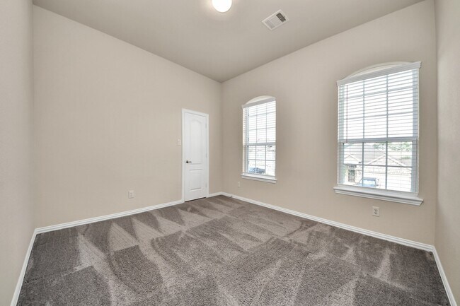 Building Photo - 21254 Lucknow Ln