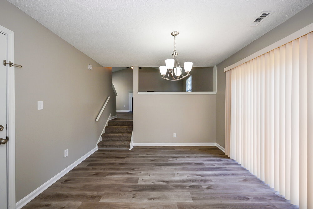 Building Photo - 709 Village Overlook