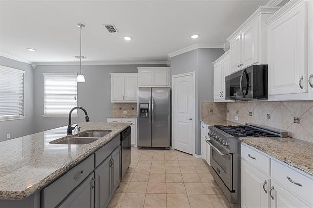 Building Photo - 10200 Saltbrush St