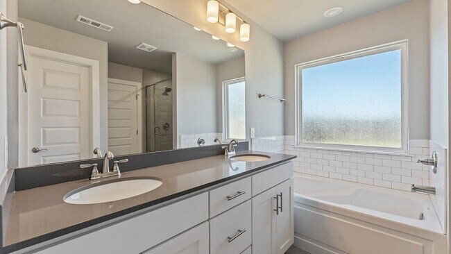 Building Photo - "Superb 4-Bed Oasis with Granite Elegance & a Cozy Fireplace in Fayetteville!"