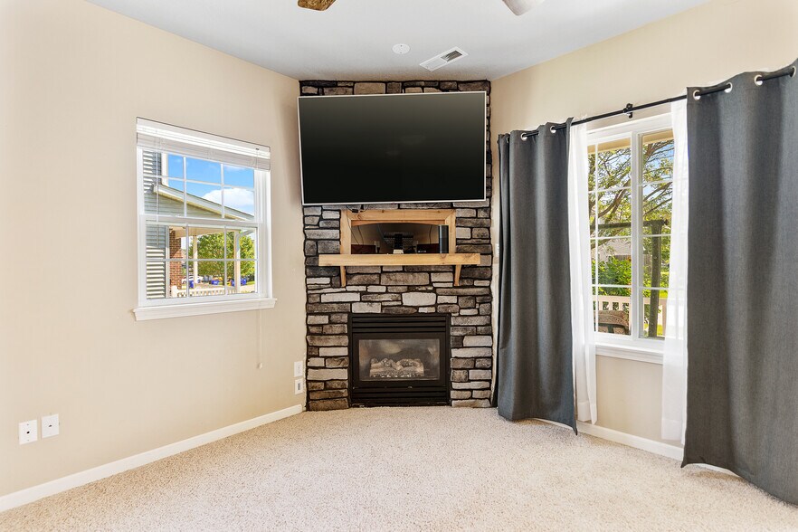 Building Photo - 1593 Burr Dr